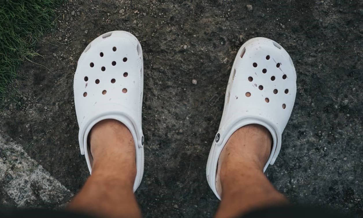 do-crocs-fit-big-or-small-crocs-sizing-guide